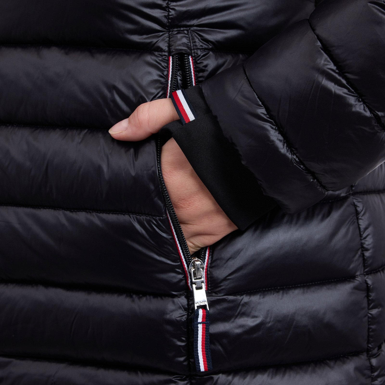 Tommy Hilfiger Women's Lightweight Puffer Jacket with Zipper Pockets - Image 12