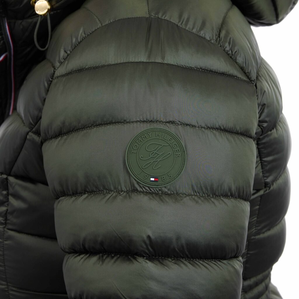 Tommy Hilfiger Women's Lightweight Puffer Jacket with Zipper Pockets
